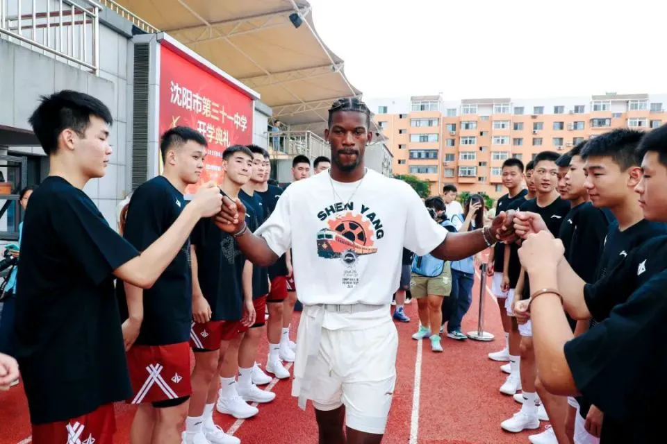 如何通过模拟比赛环境提高篮板实战能力?_1